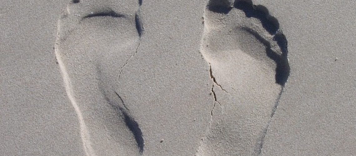 fotavtryck i sand